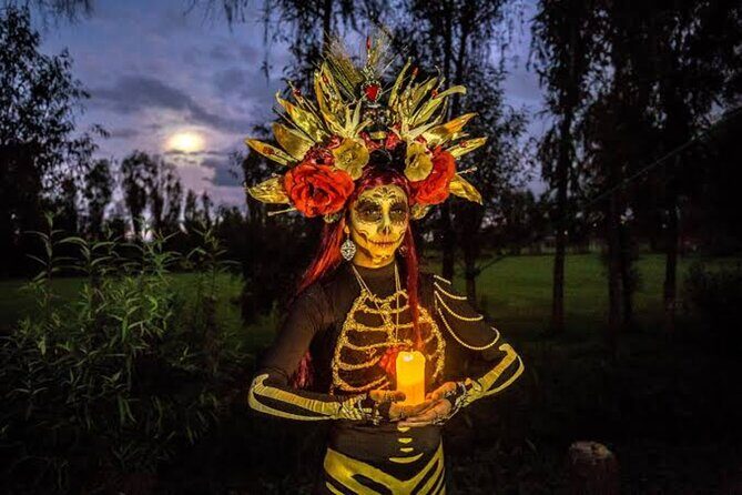 Live Noche de Muertos at Xochimilco: Dinner and local beers - Who Will Enjoy This Experience?