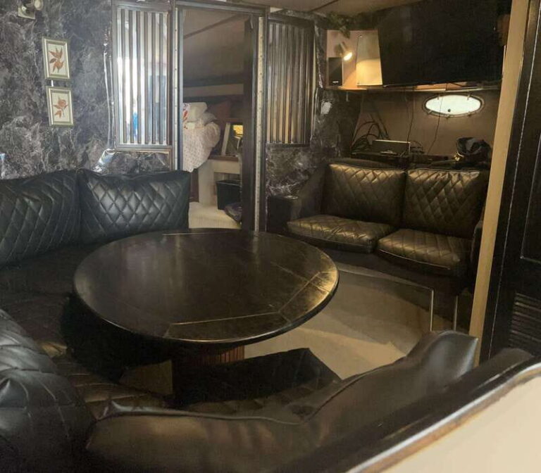 Luxurious 40ft Yacht Charter - The Highlights and Add-Ons