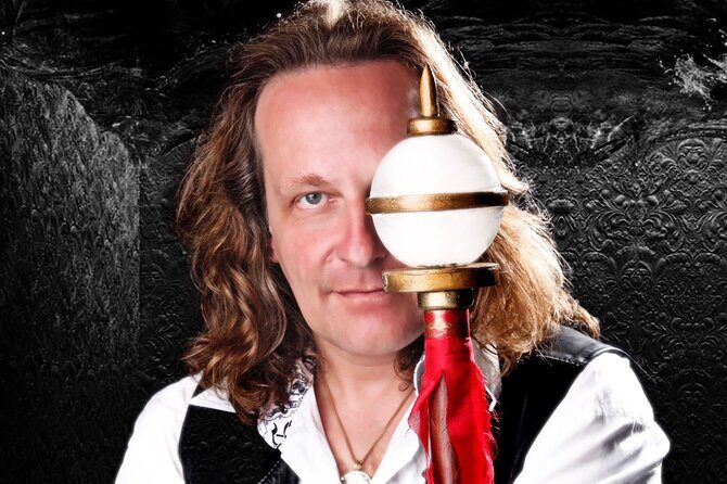 Magic Up Close Early Show at Las Vegas Magic Theater - The Authenticity of the Reviews