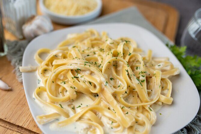 Make Authentic Pasta Alfredo With Local Chef in Minneapolis - The Classroom Experience and Atmosphere