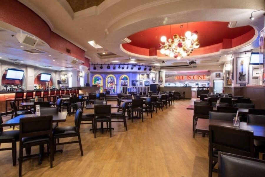 Meal at Hard Rock Cafe Miami at Biscayne Marketplace - The Dining Experience: Pros and Cons
