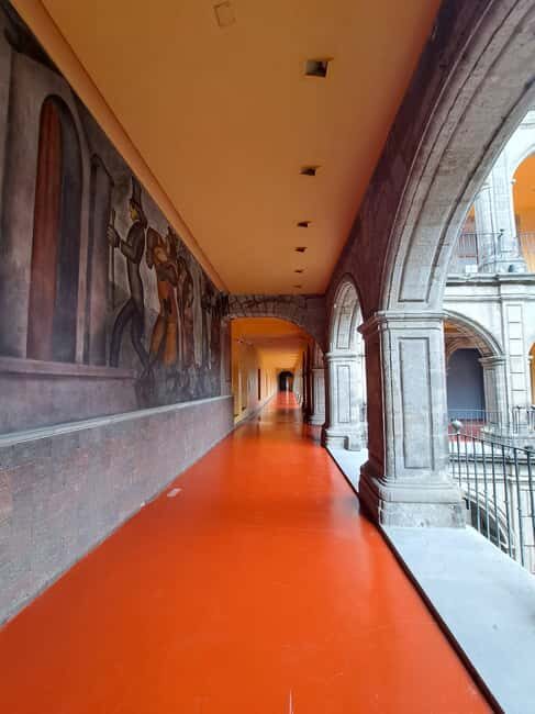 Mexican Muralism Tour: Paint Your Graffiti - The Modern Urban Art Scene: Graffiti in Mexico City