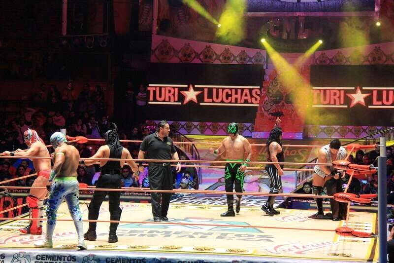 Mexico City: Turiluchas Amazing Wrestling Show - The Experience of Chatting with Wrestlers