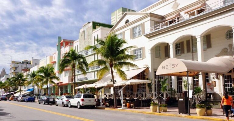 Miami - Art Deco Highlights & The Wolfsonian Museum Tour - The Architecture and Streetscape