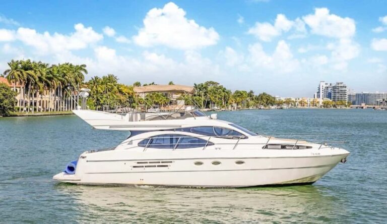 Miami Beach: 48 Foot Private Yacht Rental - Key Points