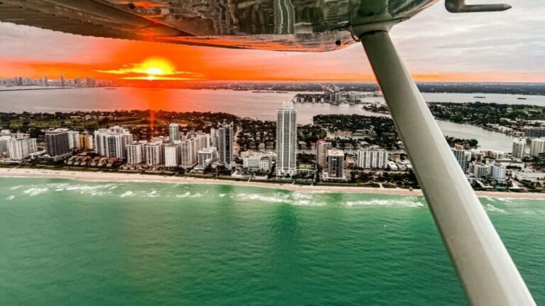 Miami Beach: Private Romantic Sunset Flight with Champagne - The Experience in Detail