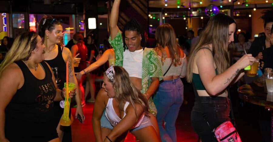 Miami: Guided Bar Crawl with Drinks Discounts and Club Entry - How the Guide Elevates the Experience