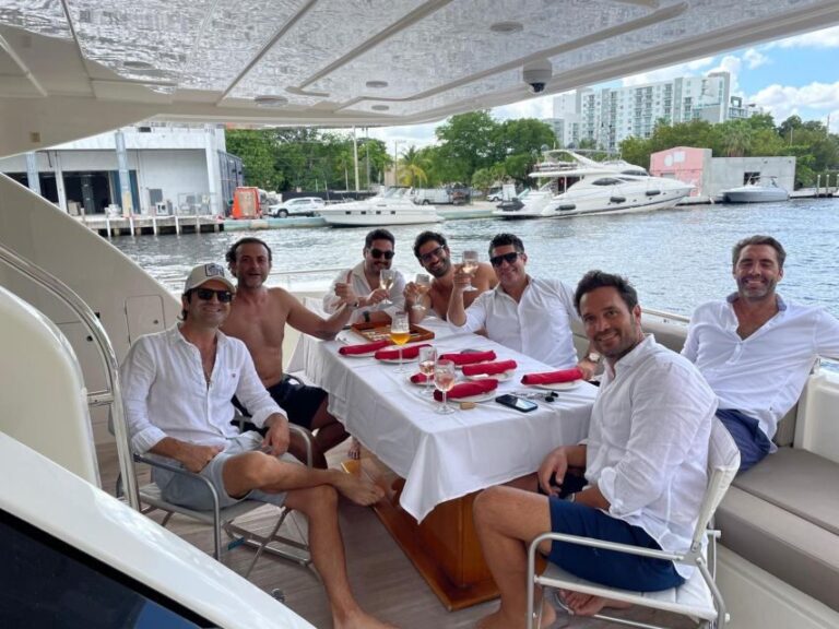 Miami: Private City Cruise of Miami Beach with French Guide - The Experience in Detail