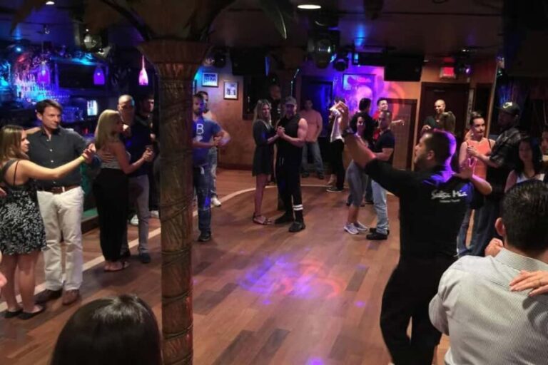 Miami: Salsa Night and Mojitos at Mango's Tropical Cafe - Experience Overview