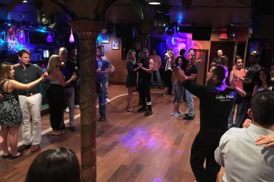 Miami: Salsa Night and Mojitos at Mango's Tropical Cafe - Experience Overview