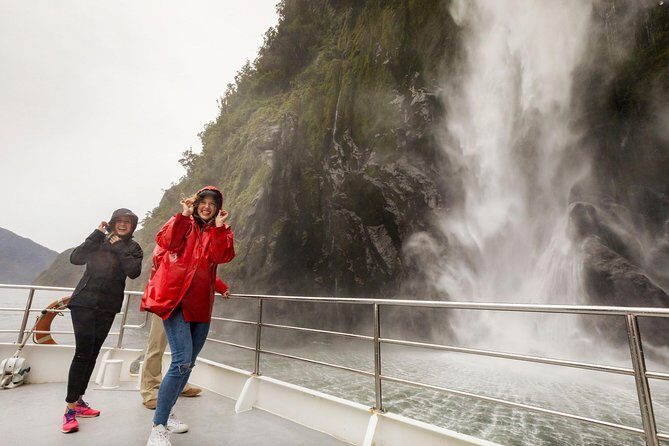 Milford Sound Coach & Cruise from Queenstown: Panoramic Views - The Pros and Cons: The Bottom Line