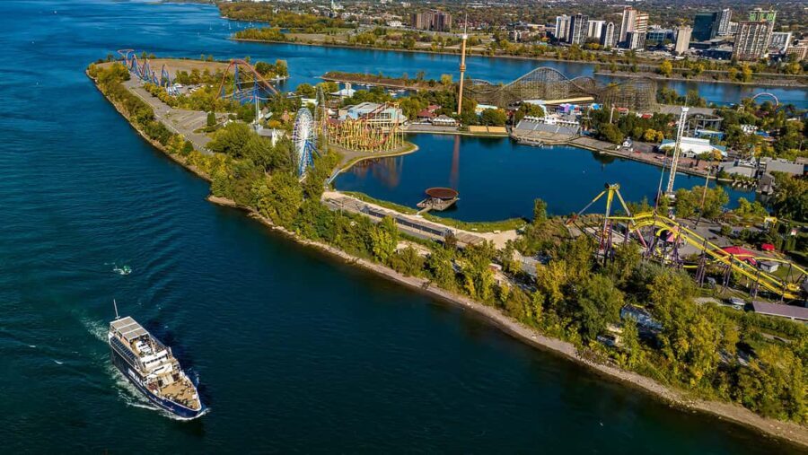 Montréal: Guided Sightseeing River Cruise - The Experience of a Typical Cruise