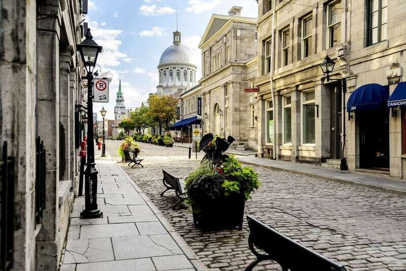 Montréal: Old Town Small Group Guided Walking Tour - The Guide and Experience Quality