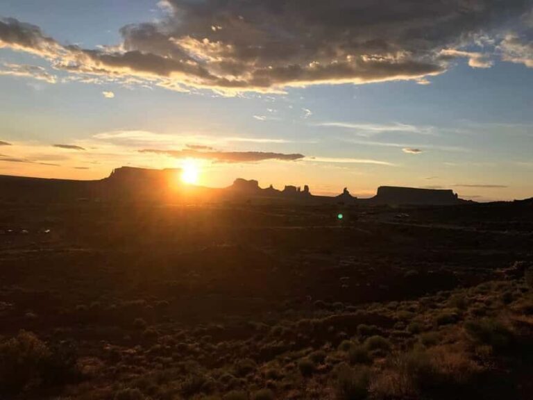 Monument Valley: Sunrise or Sunset Tour with Navajo Guide - The Experience of the Vehicle and Weather