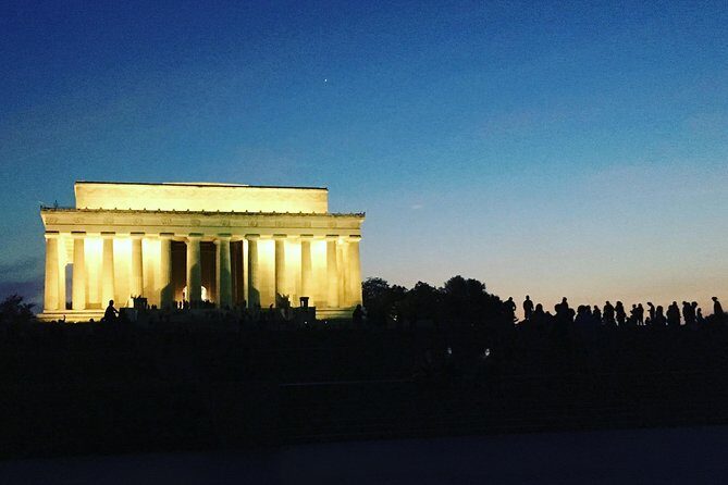 Monuments and Memorials Architecture Tour - The Experience and Its Value