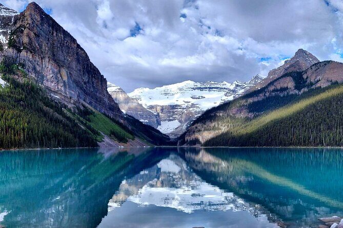 Moraine Lake, Lake Louise, Emerald& Peyto Lake 4 lakes from Banff - What Does the Tour Include and Exclude?