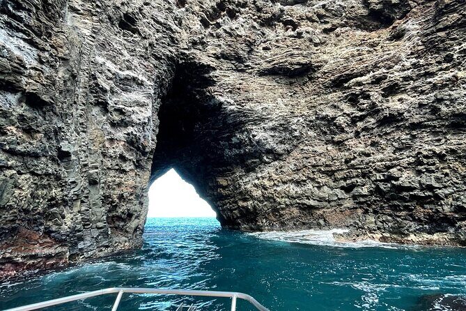 NaPali Boat Tour on the Amelia K - The Perfect Fit? Who Should Consider This Tour?