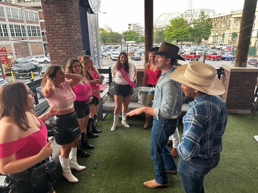 Nashville: Broadway Boyfriends Bar Crawl - The Experience of Having the Cocktail CowBoys