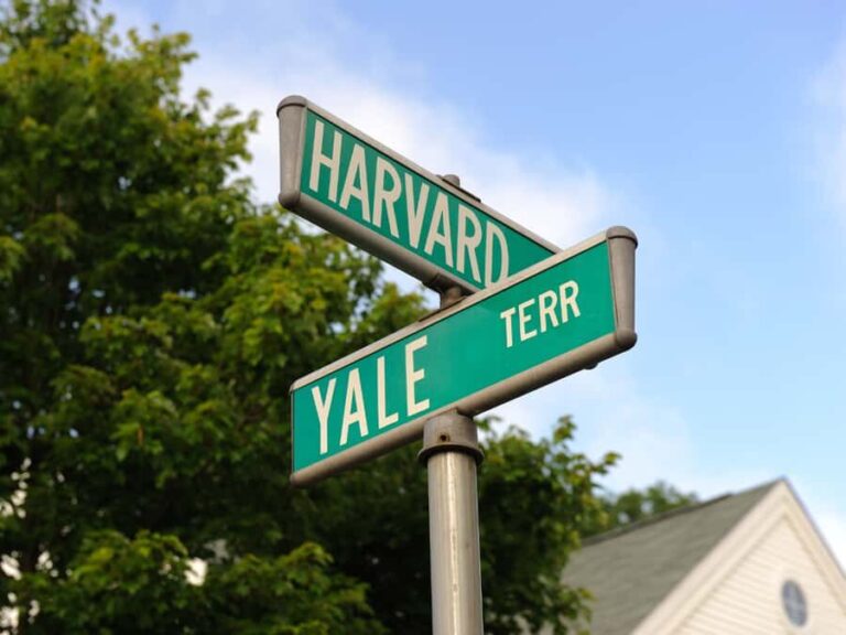 New Haven: Yale University Student-Led Campus Tour - An Honest Look at the Yale Campus Tour
