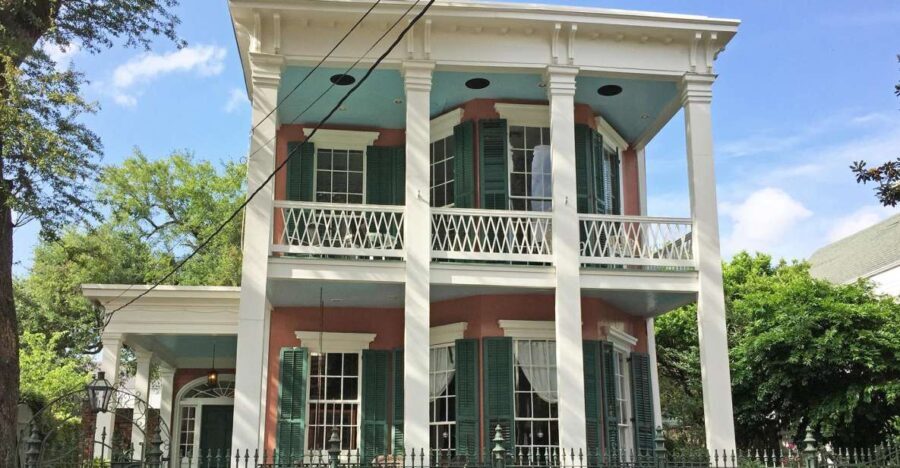 New Orleans: City & Cemetery Tour by Air-Conditioned Minibus - The Value of the Tour