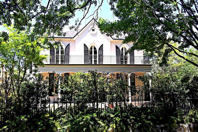 New Orleans Garden District- At your own pace. Downloadable audiovisual tour. - Authentic Traveler Experiences