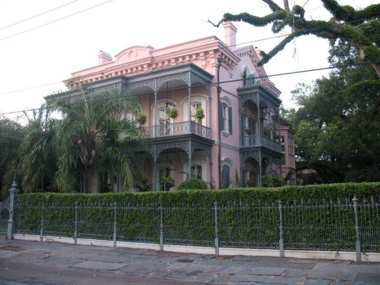 New Orleans: Garden District Walking Tour - The Experience and Guides