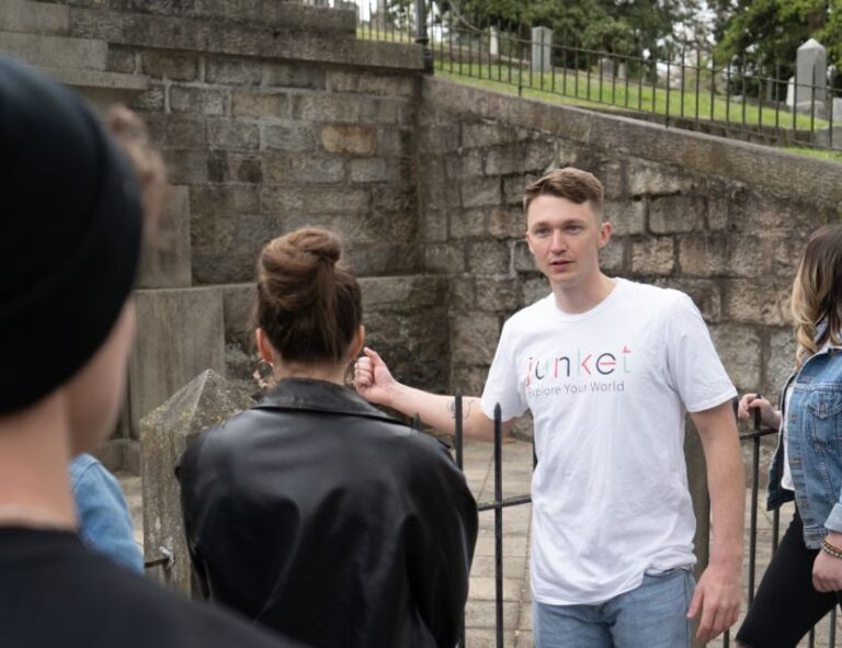 New Orleans: Tombs and Mansions of the Garden District - The Experience of a Lifetime or Just Okay?