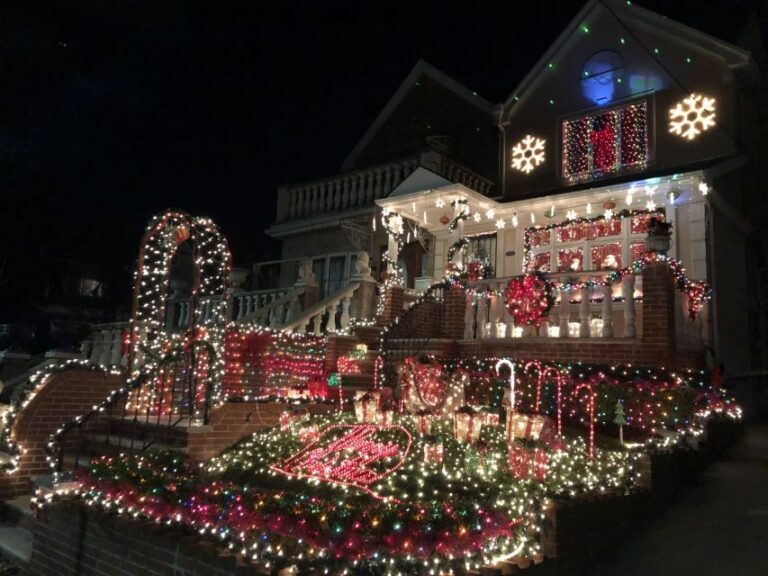 New York City: Dyker Heights Christmas Lights Tour - How the Tour Unfolds: A Step-by-Step Breakdown