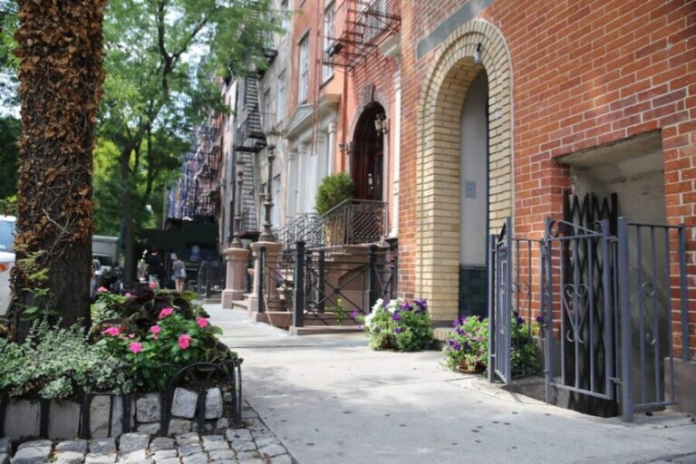 New York City: Private Walking Tour with a Local - How the Experience Unfolds