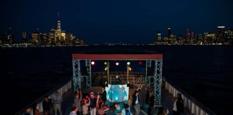 New York City: Sip 'N Groove Evening Cruise with Live DJ - The Landmark Highlights