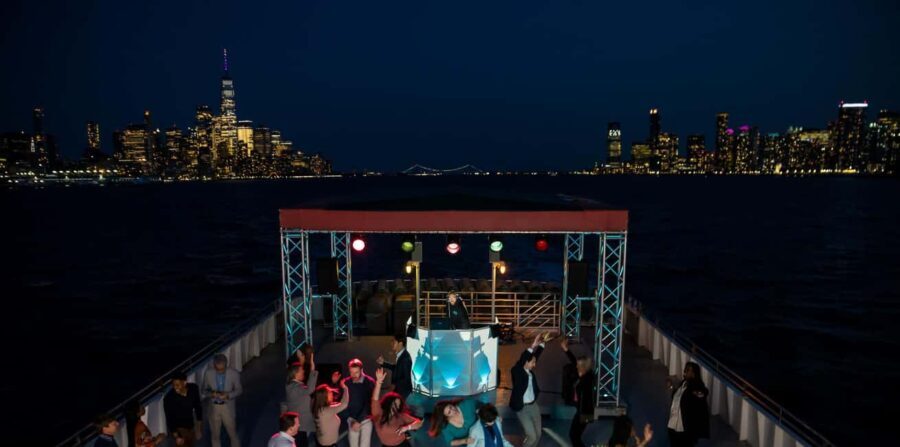 New York City: Sip 'N Groove Evening Cruise with Live DJ - The Landmark Highlights