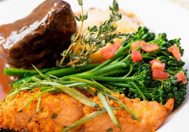 Newport Beach: Christmas Eve Buffet Brunch or Dinner Cruise - The Food: A Highlight of the Tour