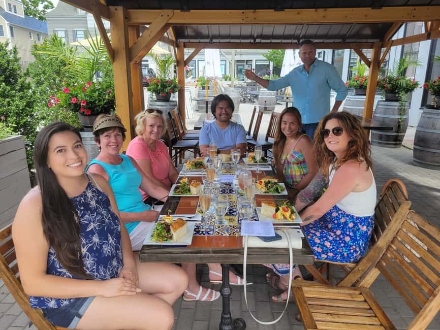 Newport: Highlights Tour with Local Cuisine, Unique History - What to Expect During the Tour