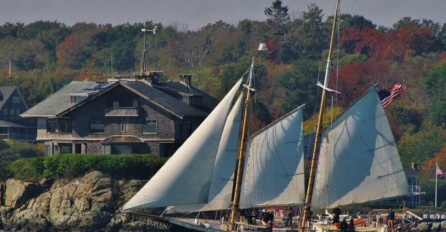 Newport: Morning Mimosa Sail aboard Schooner Aquidneck - The Experience: Sipping Mimosas and Sightseeing