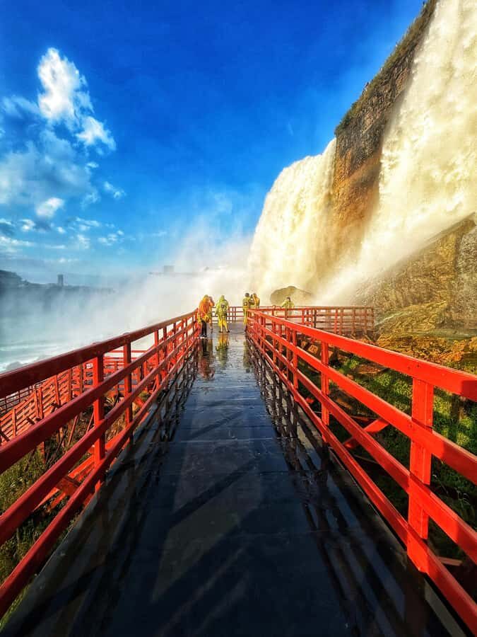 NF USA: Maid of the mist, Cave of the Winds, & Hotel Pickup - The Value of Guided Tours at Niagara Falls