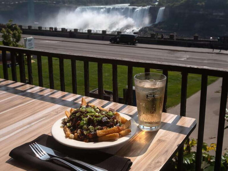Niagara Falls, All Canadian Food Small Group Walking Tour - The Guide and the Atmosphere