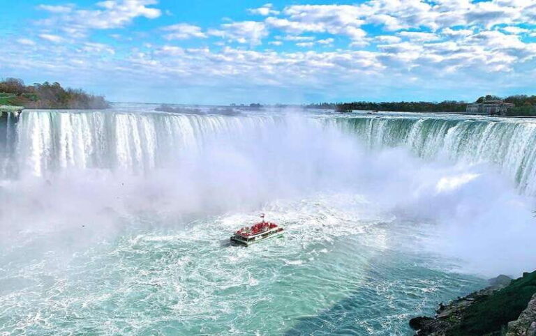 Niagara Falls: Small Group Tour with Wine Tasting and Cruise - Who Should Consider This Tour?