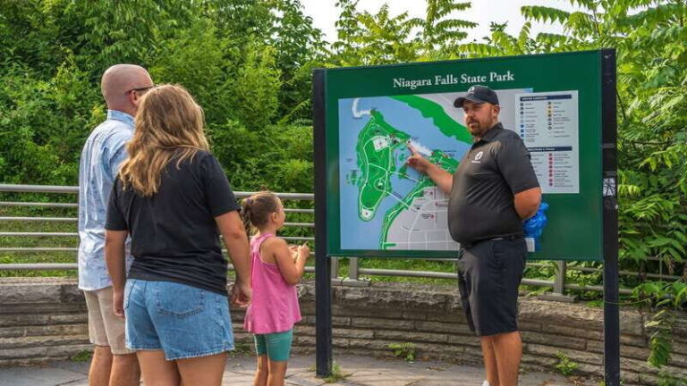 Niagara Falls: USA/Canada Tour with Boat Cruise and Lunch - Value and Practical Considerations