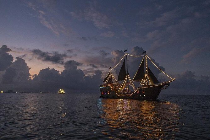Night Pirate Ship Cruise in Cancún with Show & Lobster Dinner - The Lobster Dinner and Open Bar