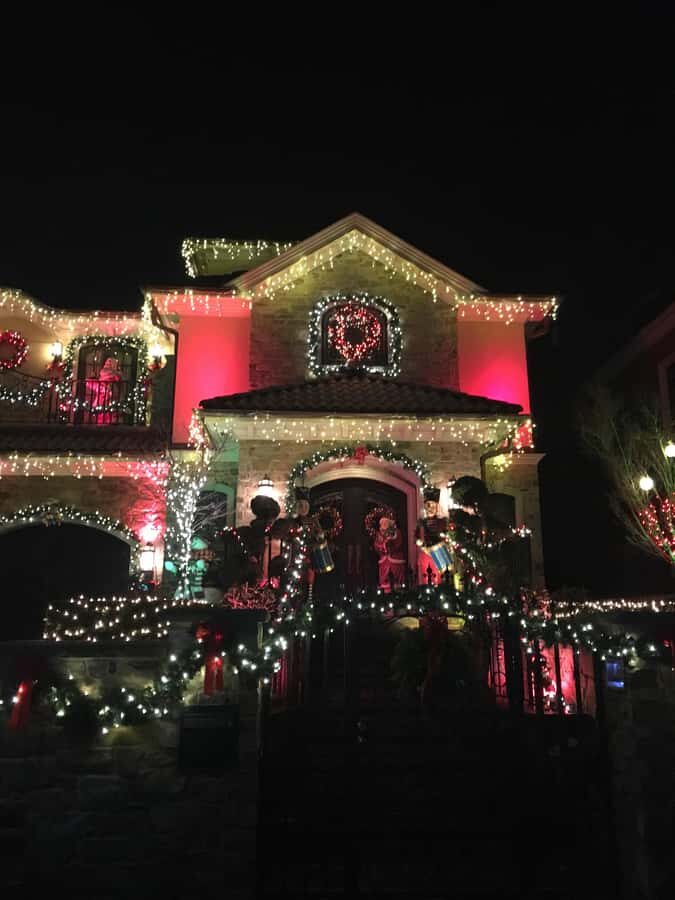 NYC: Christmas Lights Tour and Dyker Heights - The Value and What It Means for Travelers