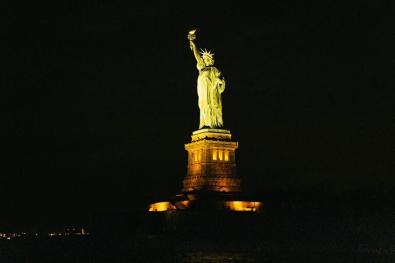 NYC: Circle Line 2h Harbor Lights Cruise Skip-The-Box-Office - Who Should Consider This Cruise?