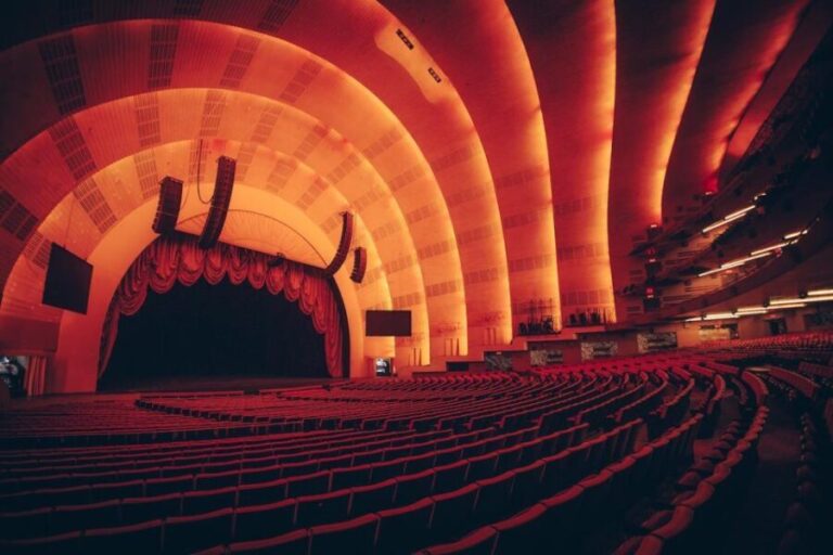 NYC: Radio City Music Hall Tour Experience - The Guide and Group Size