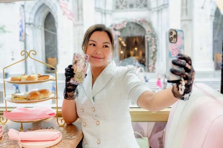 NYC: Tea Around Town Bus Tour with Live Entertainment - Who Is This Tour Best For?