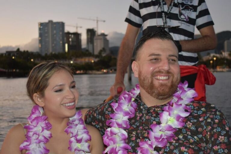 Oahu: Fireworks Cruise - Ultimate Luxury Gondola with Drinks - The Magic of Honolulu’s Night Sky and Fireworks