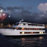 Oahu: Friday Night Fireworks Cocktail Cruise - What to Expect on the Day
