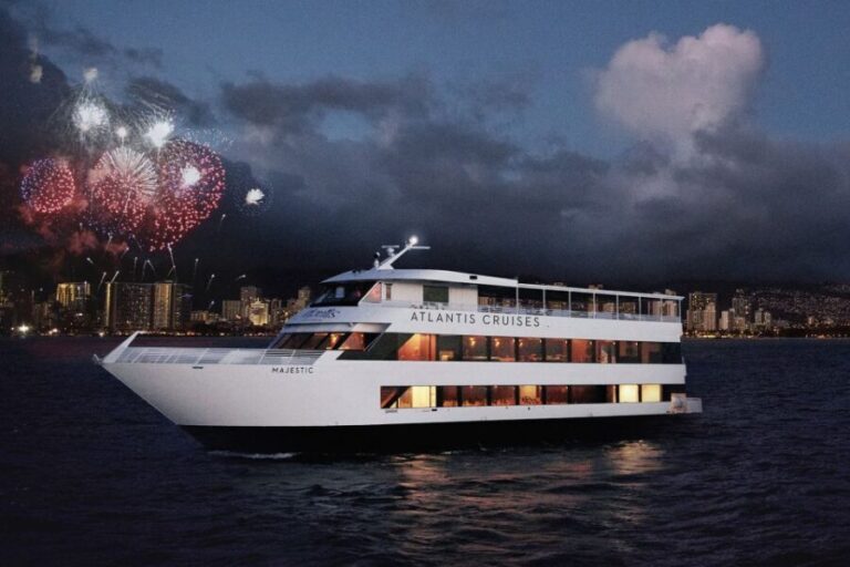 Oahu: Friday Night Fireworks Cocktail Cruise - What to Expect on the Day