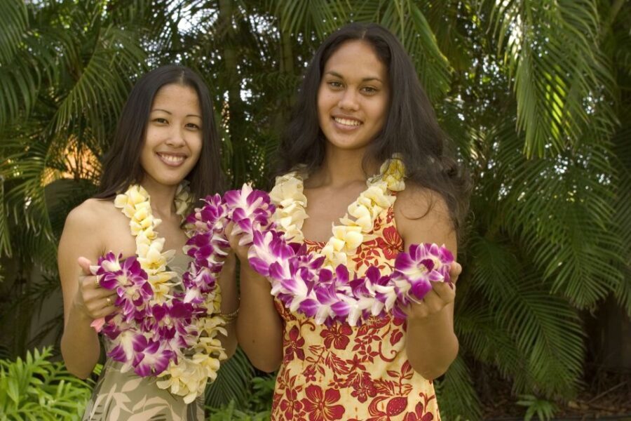 Oahu: Honolulu Airport (HNL) Honeymoon Lei Greeting - The Experience: A Closer Look