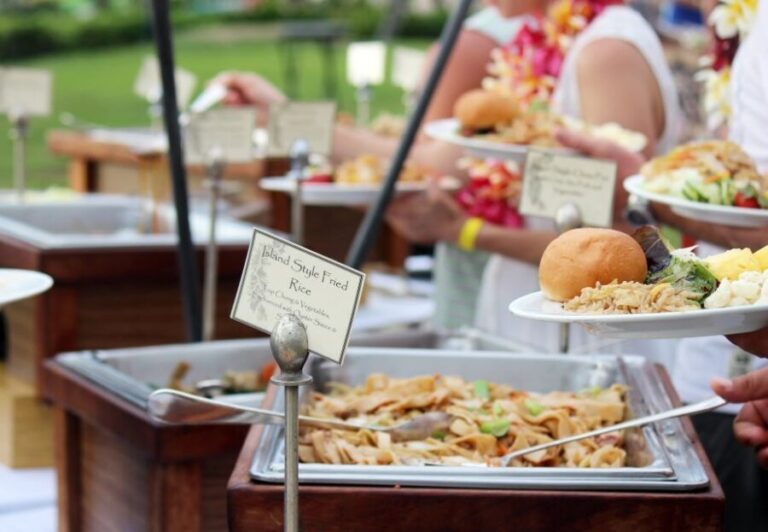 Oahu: Queens Waikiki Luau - The Value for Money