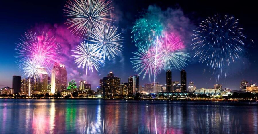 Oahu: Waikiki Friday Fireworks Cruise with Snacks and Drinks - How the Tour Is Structured