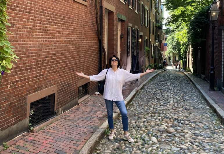 Old Boston: Beacon Hill & Back Bay Walking Tour in French - Starting Point and Overall Atmosphere